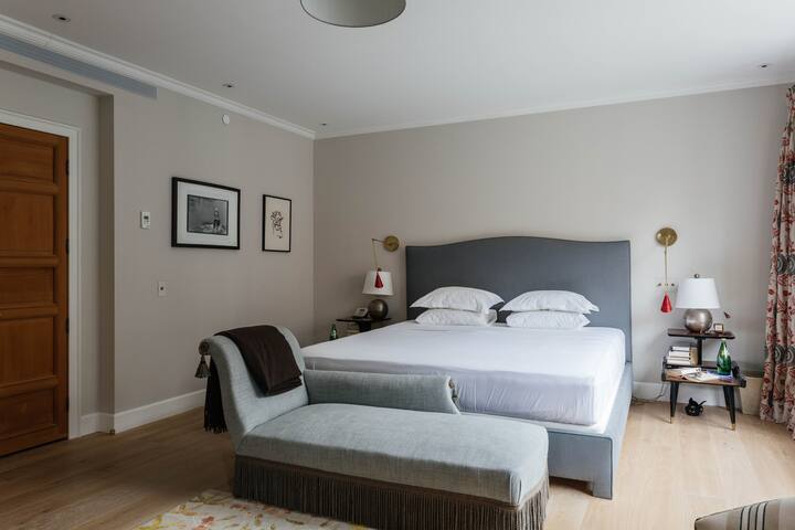 Stunning Townhouse in Chelsea gallery image 3