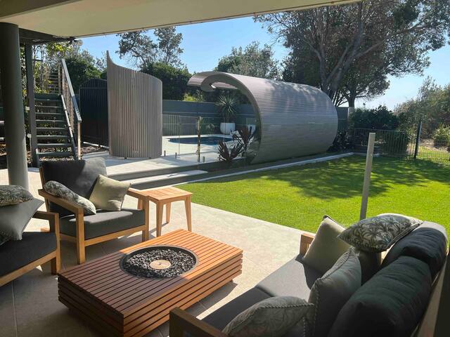 Black Diamond Absolute beach front gallery image 2