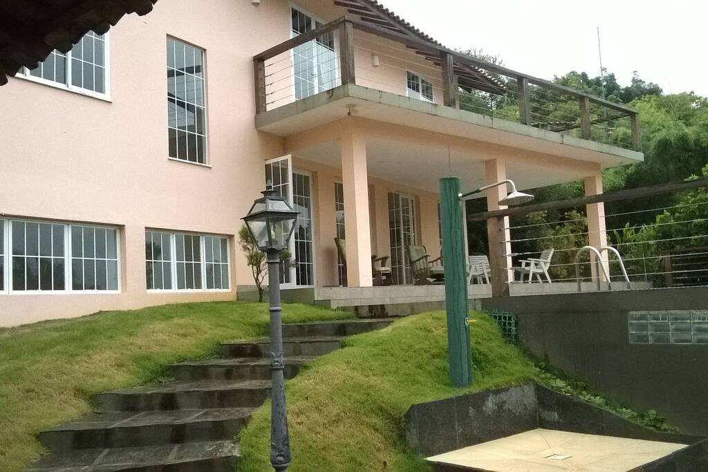 primeiro nível: varanda da sala de estar
segundo nível: varanda privativa dos quartos