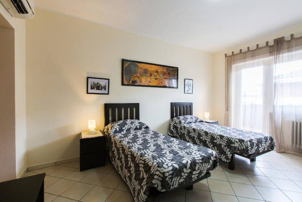 Twin bedroom