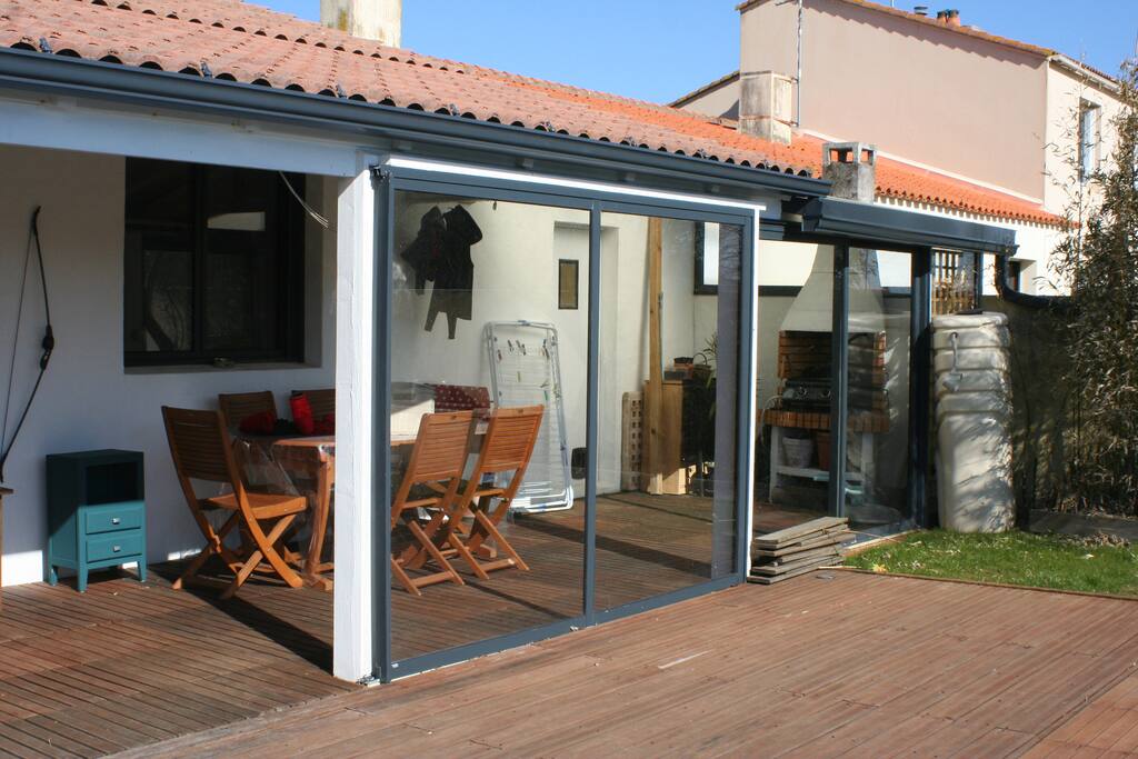 Terrasse abritée avec plancha