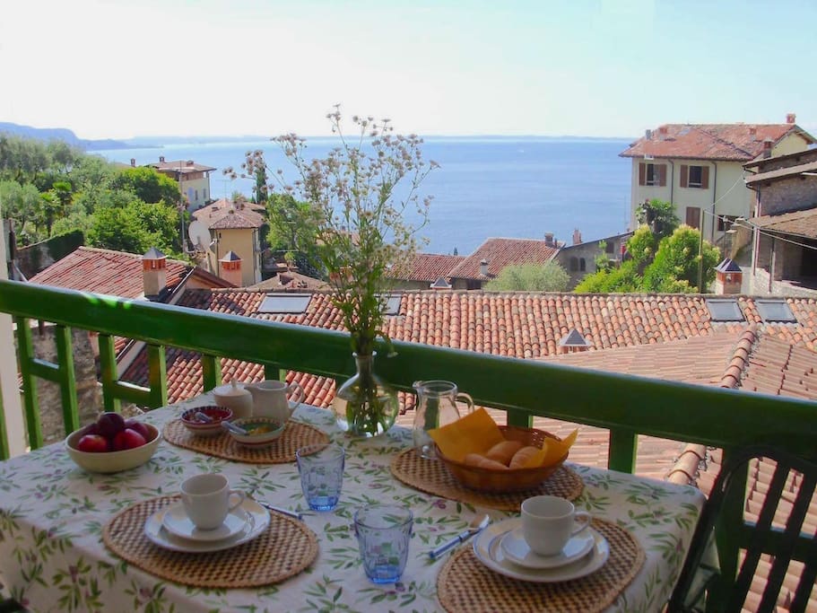 Our terrace and breakfast - terrazzo e colazione