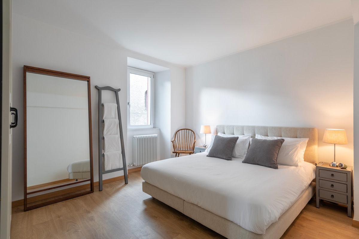 Главна спална соба - Светла со природна светлина