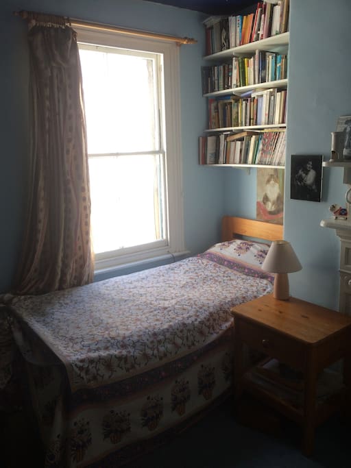 Side bedroom