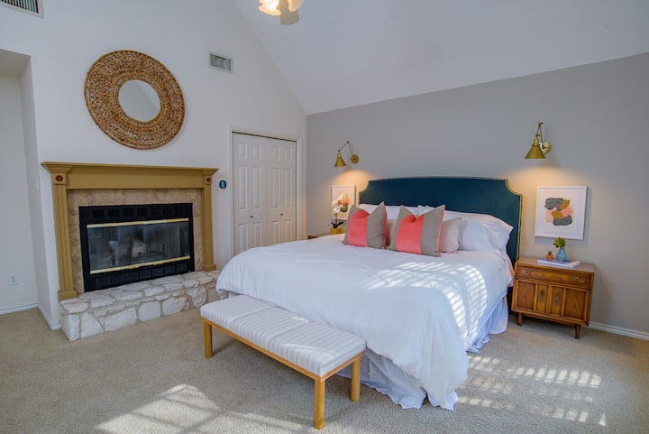 主卧-加大双人床-第三层-电视