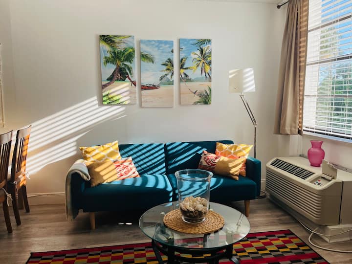 Cozy Apartment Steps From The Ocean - South Beach, FL