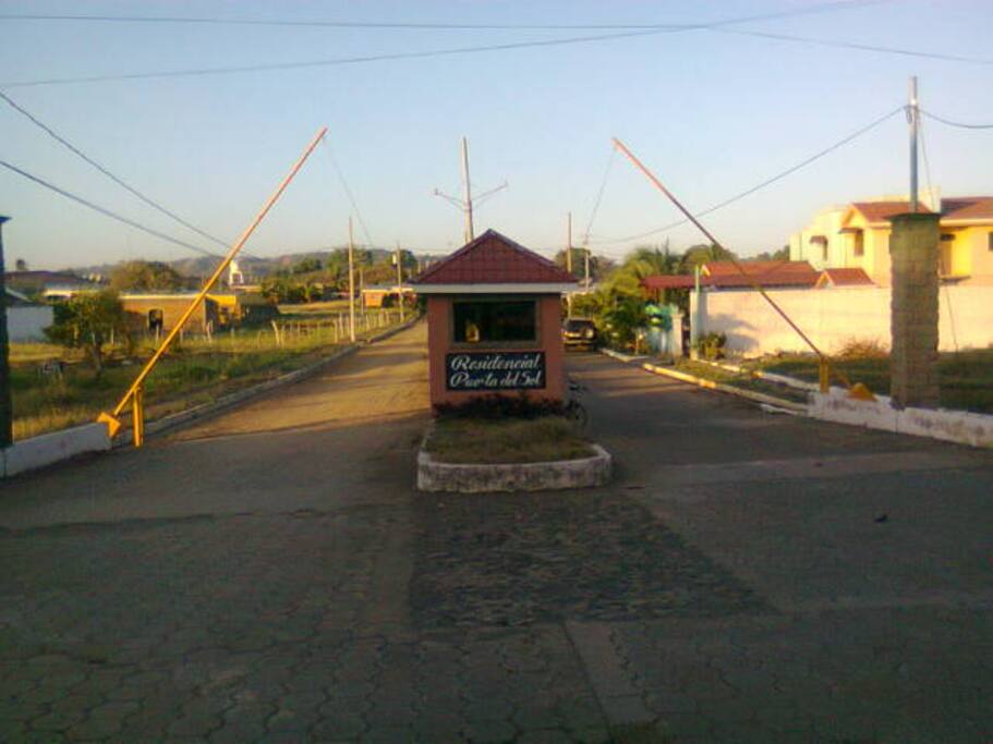 Entrada al Residencial