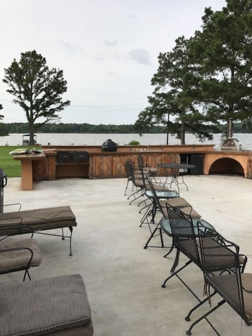 Beautiful outdoors kitchen, complete w fire pit, wood burning pizza oven, refrigerator, sink and gas grill. Just add chef!