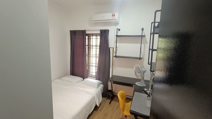 Соба 4: брачен кревет