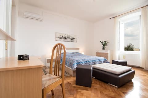 Top performing Airbnb: Home&Garden Apartment in Mjesni Odbor Kozala