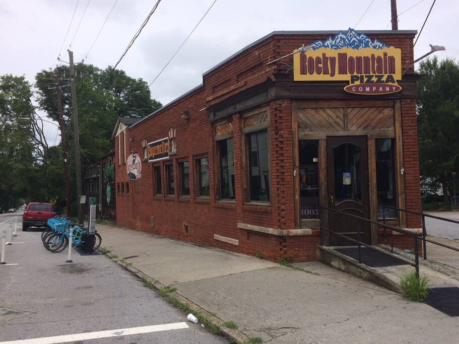 Rocky Mountain Pizza and Bar