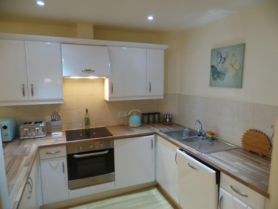 Fully Fitted kitchen incl dishwasher
