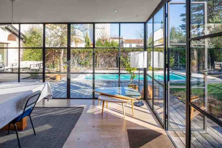 Grande maison de charme avec piscine . gallery image 3