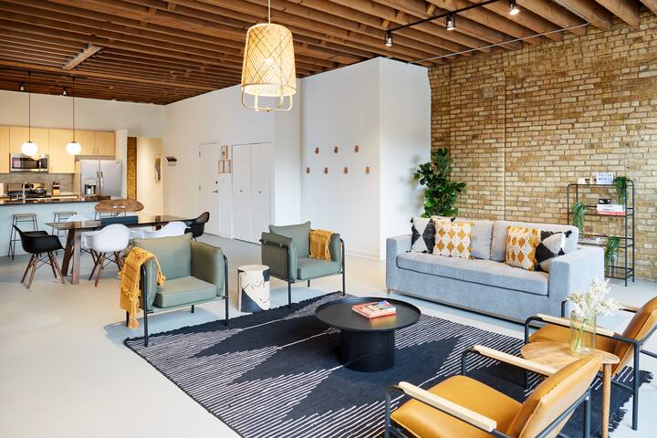 Beautiful Luxury Loft in Fulton Market, Sleeps 12 gallery image 2