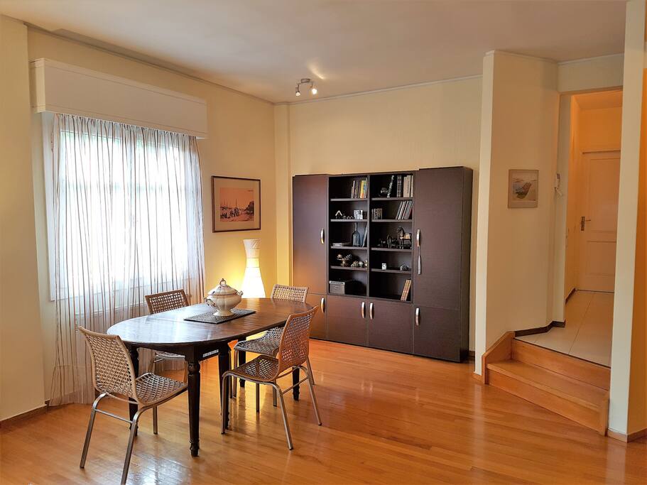 LARGE DINING AREA