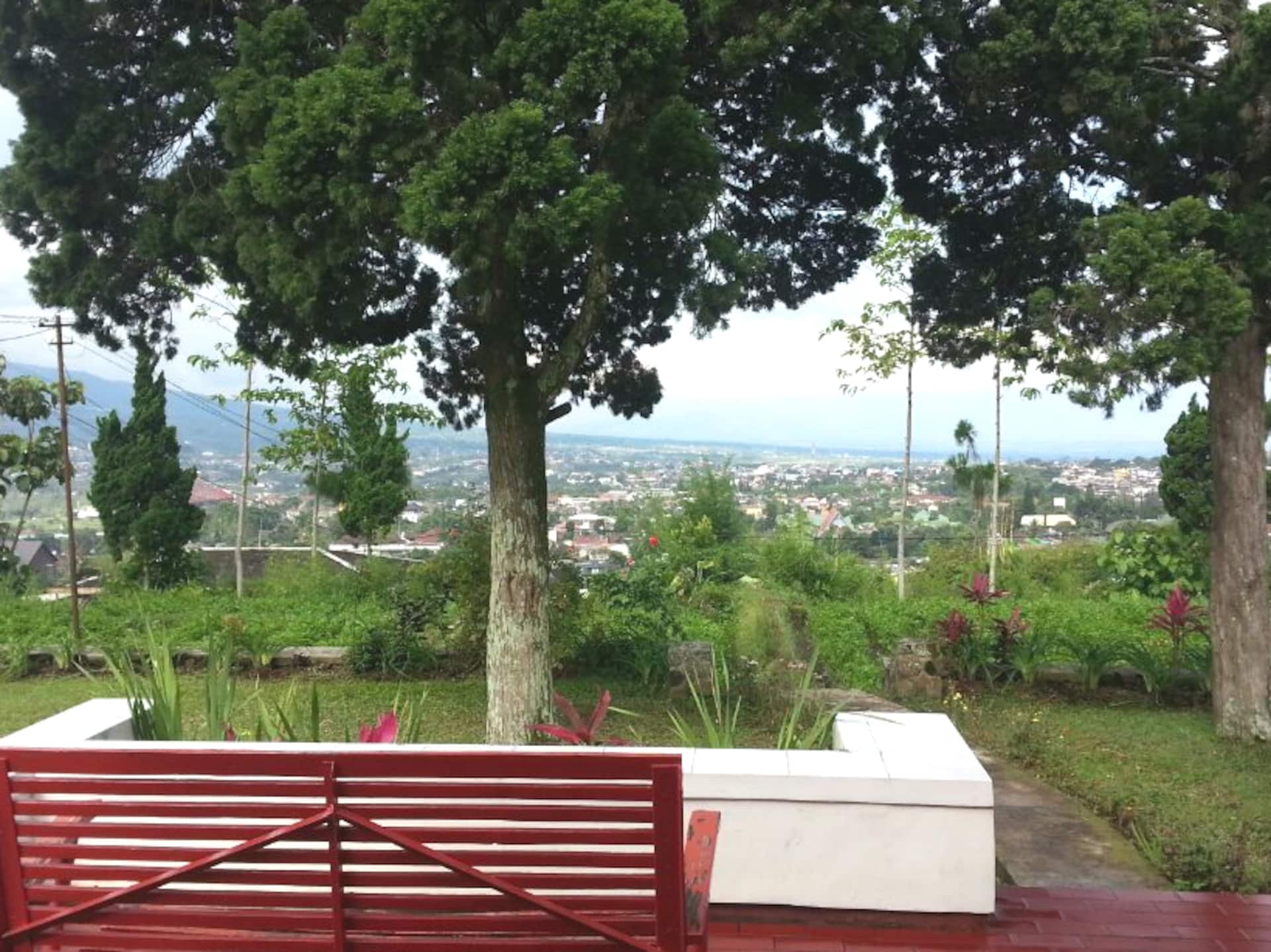 PaKis Heights Villa. Spacious Courtyard, Best View.