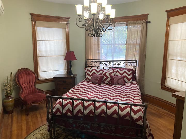 Cute little studio apartment close to downtown! Apartments for Rent in Emporia, Kansas, United