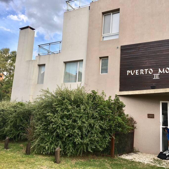 Fachada del complejo