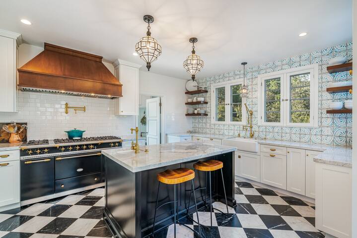 Historic Spanish Retreat – Rose Bowl! gallery image 4