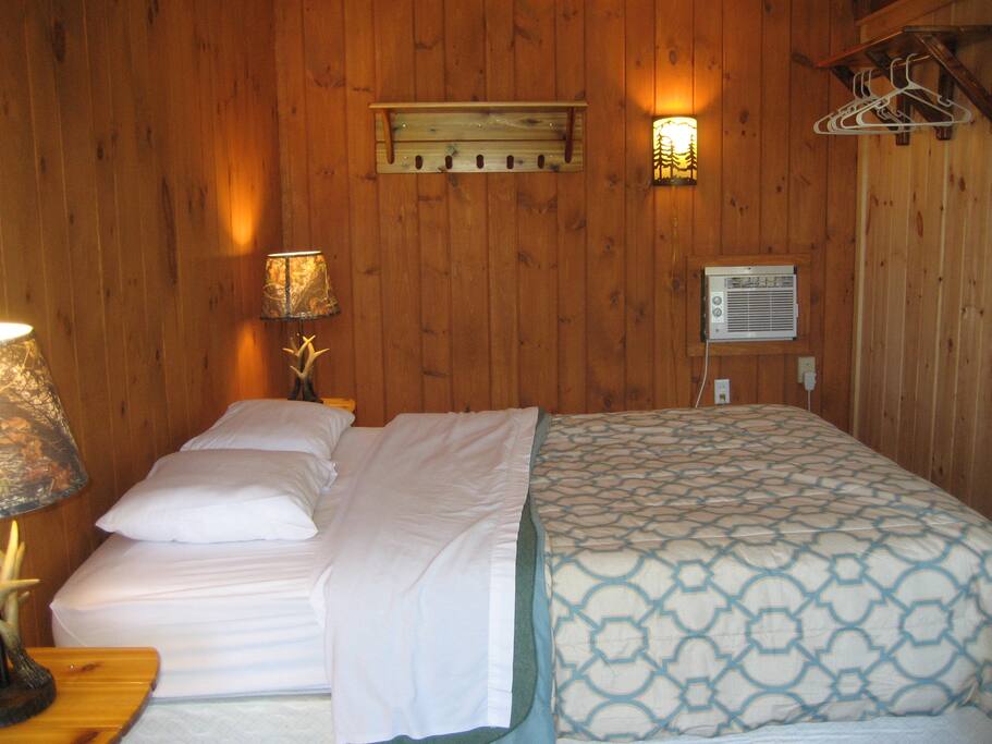 1 Queen Bed Lakeview Room Directly on our Private Beach - (2 Person Maximum Occupancy)