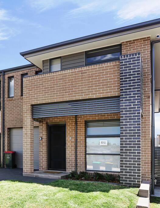 Brand new property, with single car garage
Additional parking available in driveway