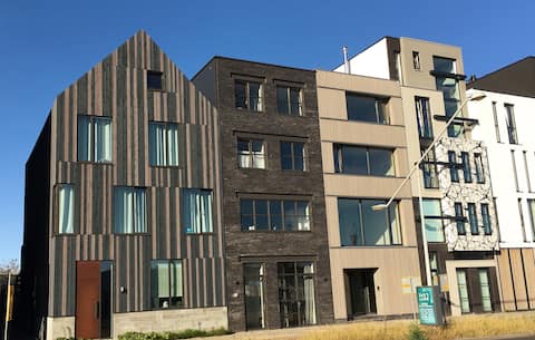 3km from Central Station Private Entry | King bed