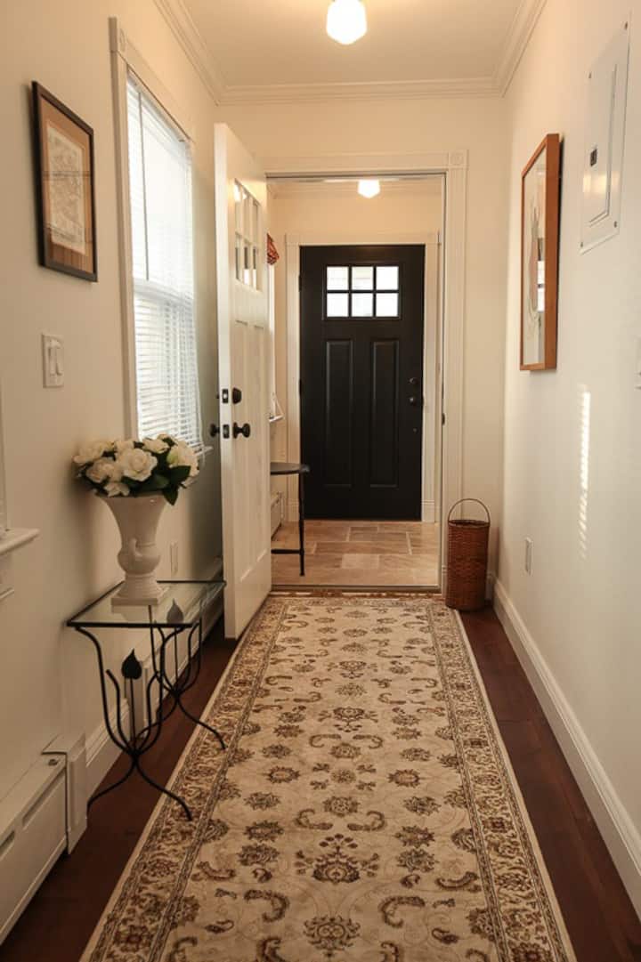 Historic District - Doctor's Row Renovated Flat