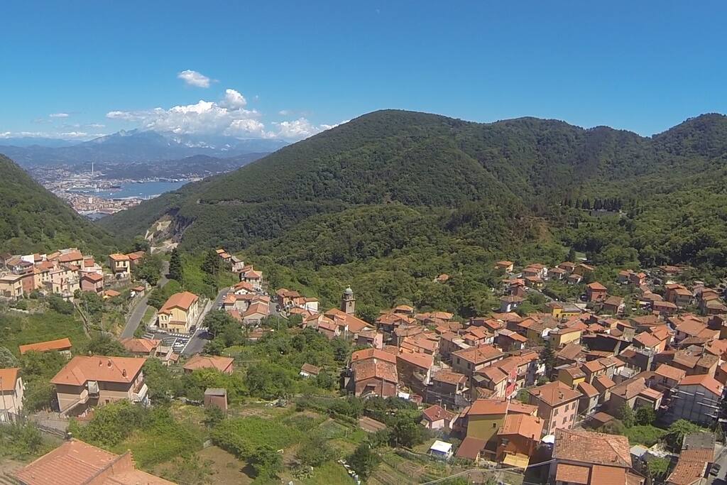 Biassa con vista della città di La Spezia