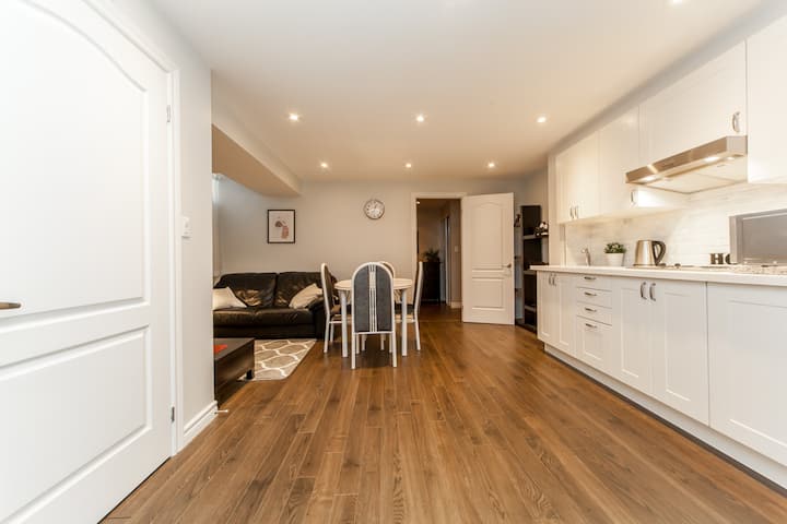 Მისაღები და სასადილო ოთახი