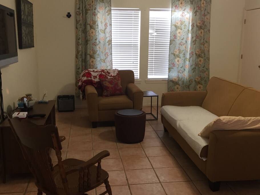 Open, cozy upstairs garage apartment. Entire unit is ceramic tile, central AC and heat.