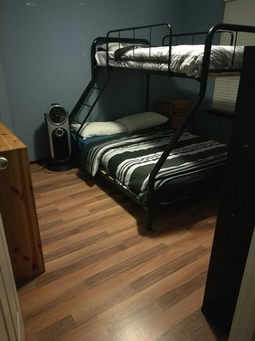 Large guest room with single upper and double lower bunk