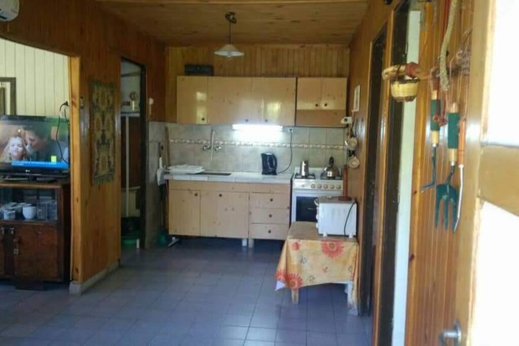 Cocina completamente equipada.
