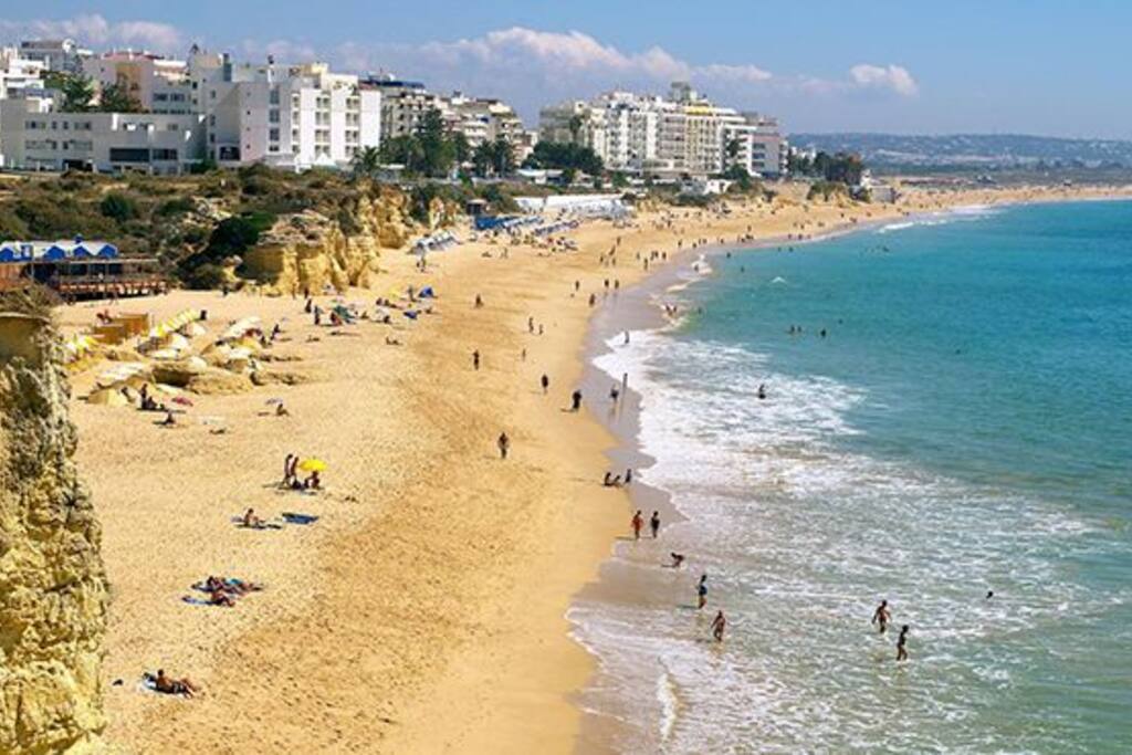 Praia de Armação de Pera a 5 min de carro