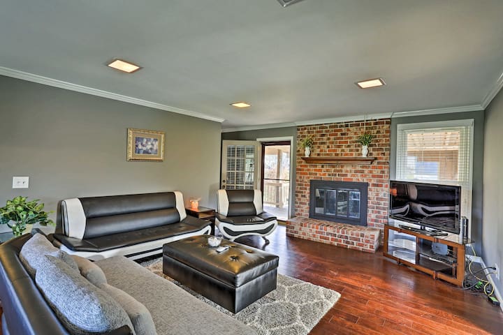 Renovated Home w/Deck -Mins to Downtown Nashville!
