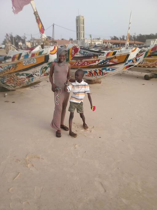 Pirogues sur la plage