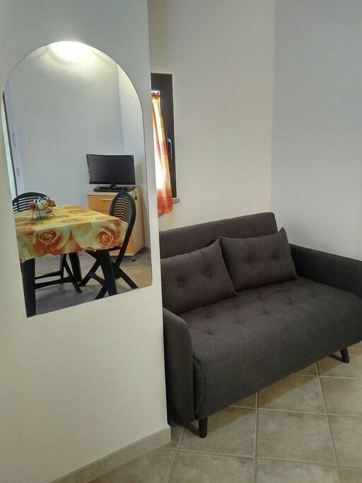 Foto del divano letto nel soggiorno