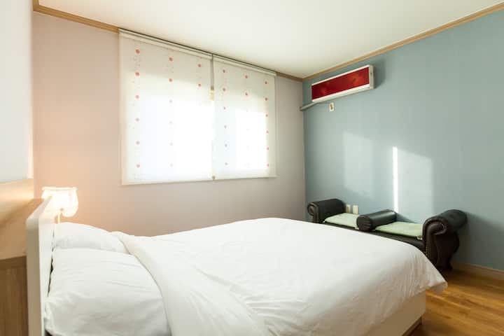 Esta es una habitación para parejas con jacuzzi.