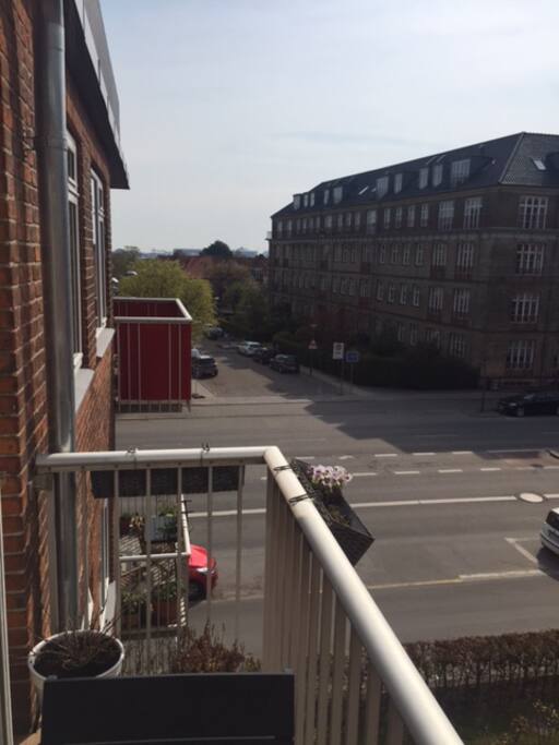 Udsigten fra altan og vejen til stranden