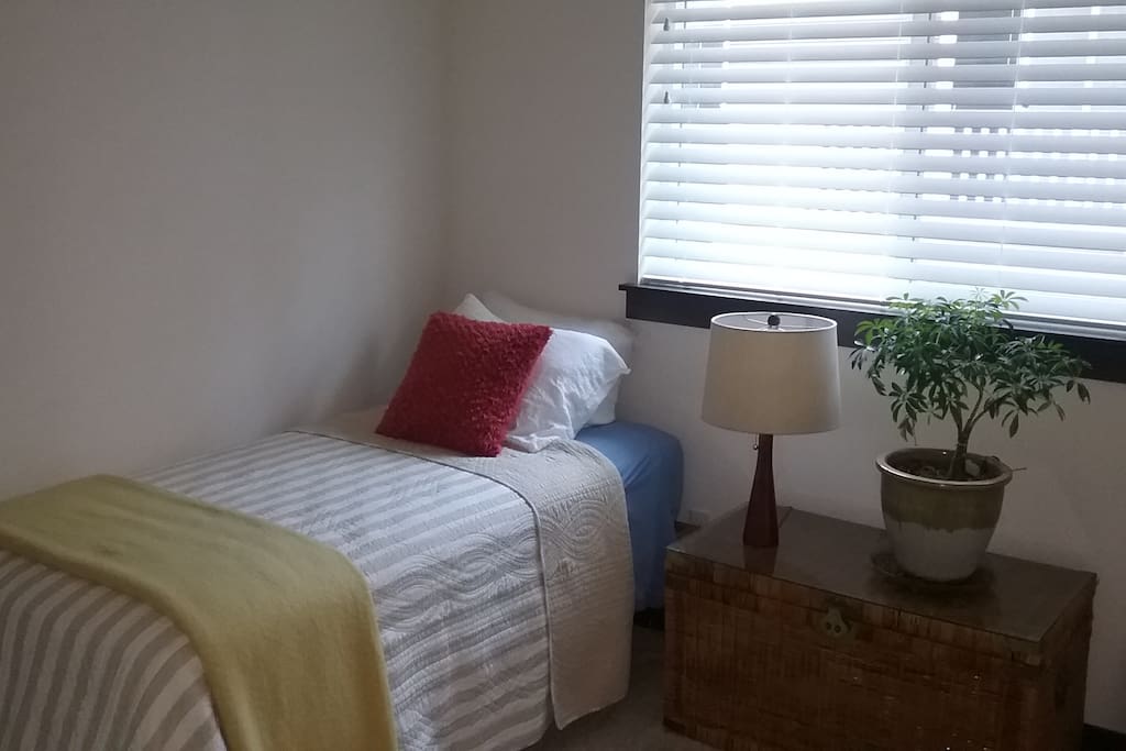 Twin bed room