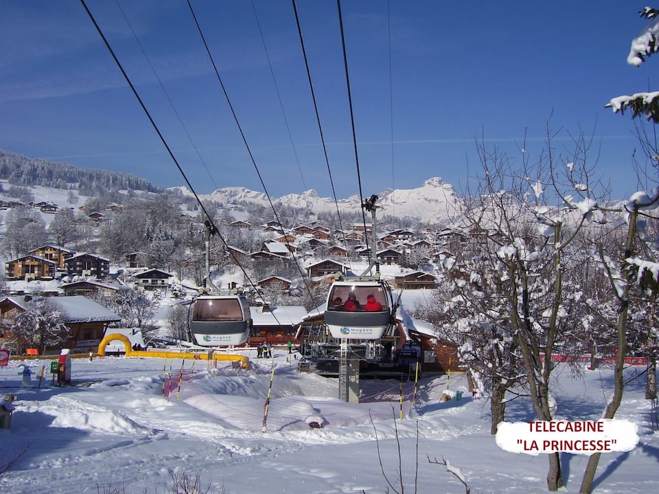 A little Savoyard chalet below La Princesse, Demi-Quartier, Megève, France, photo 8 of 10