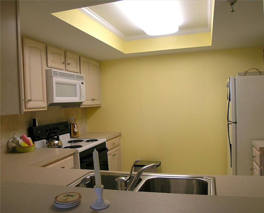 Renovated pass-thru Kitchen with all the amenities