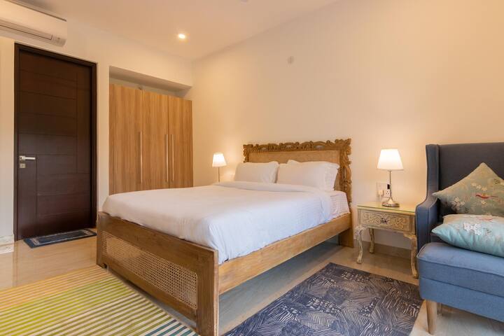 Toutes les chambres disposent de linge de lit, de couettes, de serviettes de toilette/ bain / piscine et de matelas supplémentaires si vous en avez besoin. 