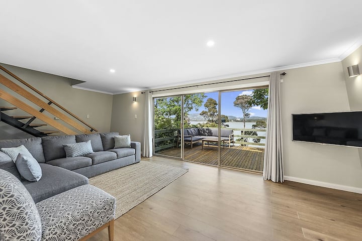 Absolute Riverfront, The Perfect Getaway - Tasmania