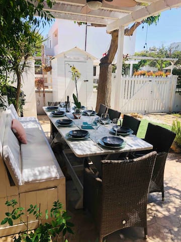 Comfy family home next to award-winning beaches