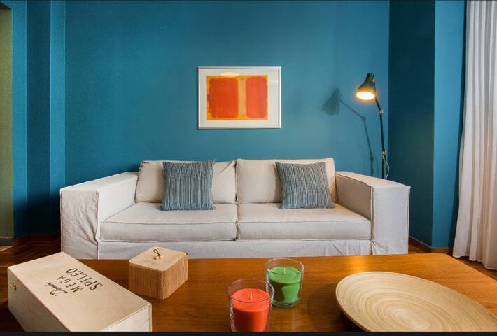 A COZY APARTMENT HUGGING THE ACROPOLIS HILL gallery image 5