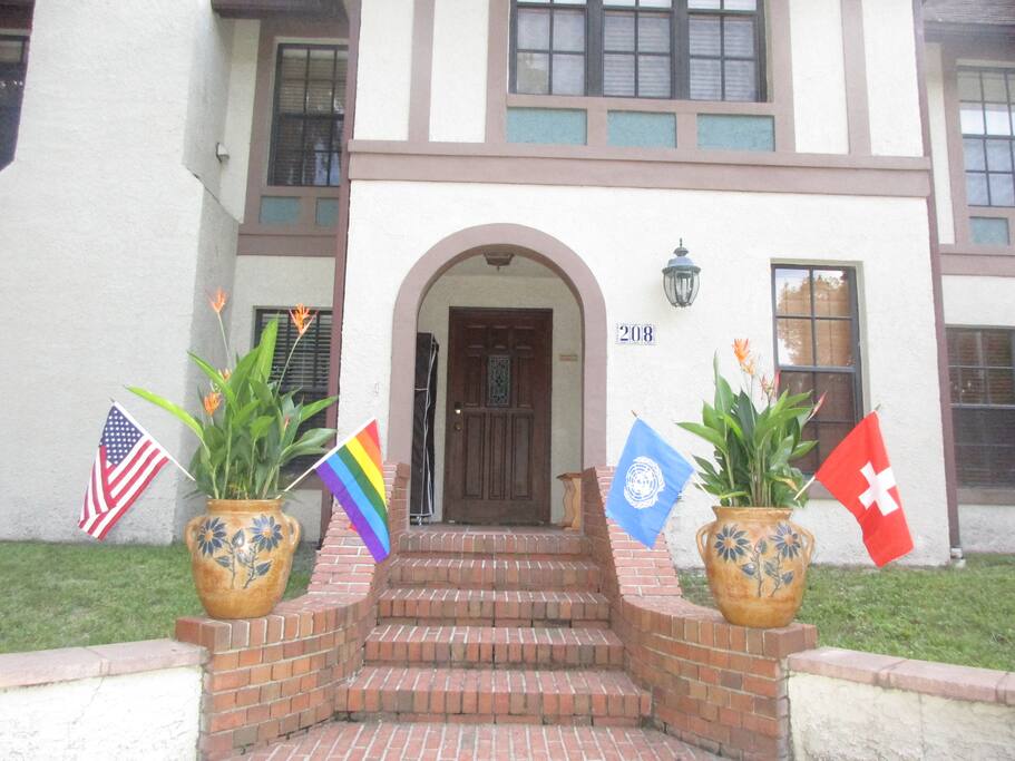 Welcome to our Swiss Floridian, United nation home.
Peace and respect.
Everybody is welcome ;-)