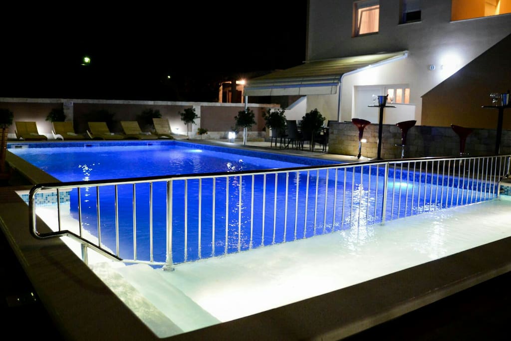 pool has a fence that your children can be safe..and in the childrens pool depth is 40cm