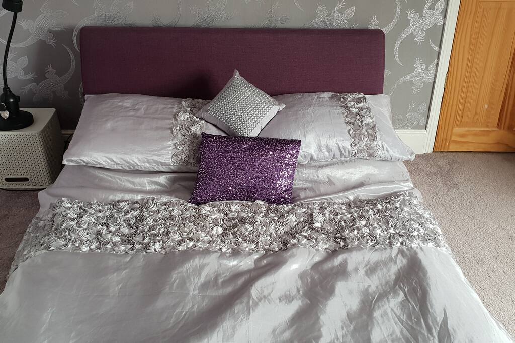 Purple Lizard Room