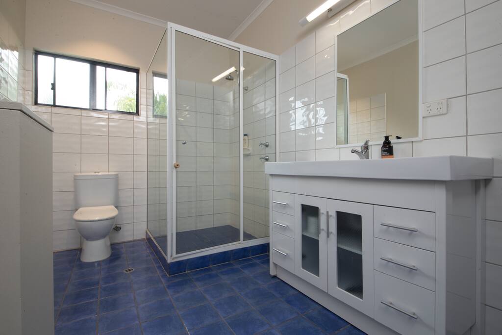 ensuite for Bed 1