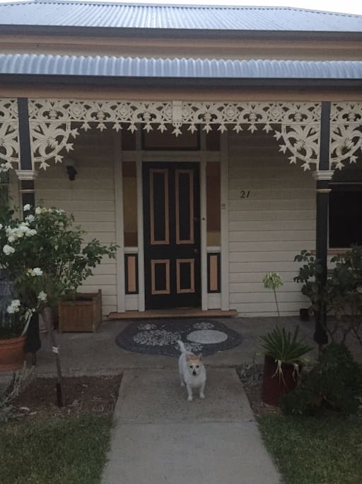 Late evening view of the front of the house. A lovely cosy cottage.